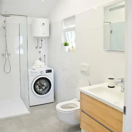 Modern Vitrenjak Apartamento