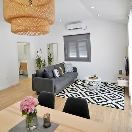 Διαμέρισμα Modern Vitrenjak Ζαντάρ